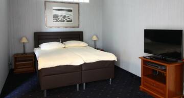 Фото номера Улучшенный двухместный номер с 1 кроватью Отель Hotel Aros г. Тыхы 5