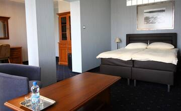 Фото номера Улучшенный двухместный номер с 1 кроватью Отель Hotel Aros г. Тыхы 4