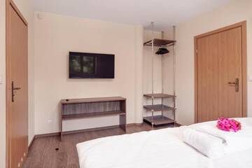 Фото номера Двухместный номер с 1 кроватью, вид на сад Проживание в семье Fotel г. Тыхы 11